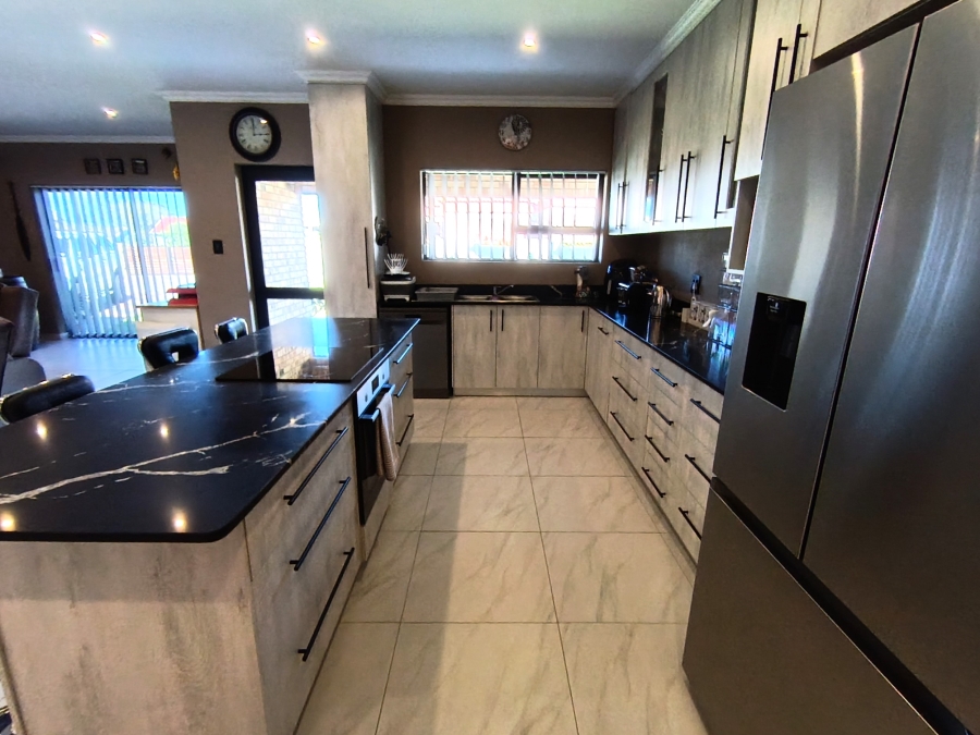 3 Bedroom Property for Sale in Wavecrest Eastern Cape